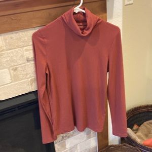 Madewell turtleneck rust color size M